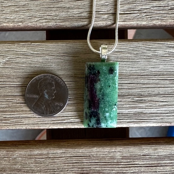 Ruby zoisite pendant with sterling silver chain - Picture 2 of 5